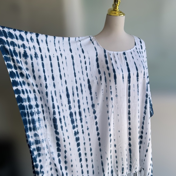0080/ White and Blue Tie Dye  Poncho with fringed, Short Kaftan - Picture 3 of 6